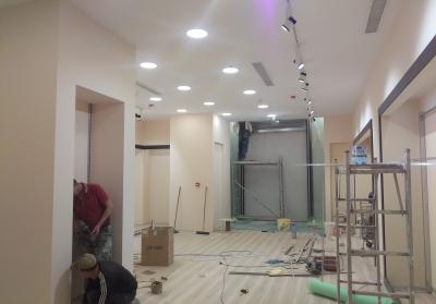 SPATIU COMERCIAL DIN MALL RENOVAT
