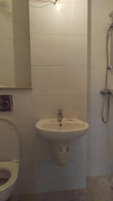 RENOVARE BAIE APARTAMENT CU OBIECTE SANITARE SUSPENDATE